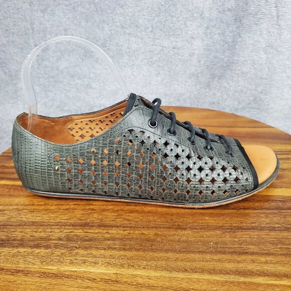 Gentle Souls Sandals Women's Gray Leather Lace Up Laser Cut